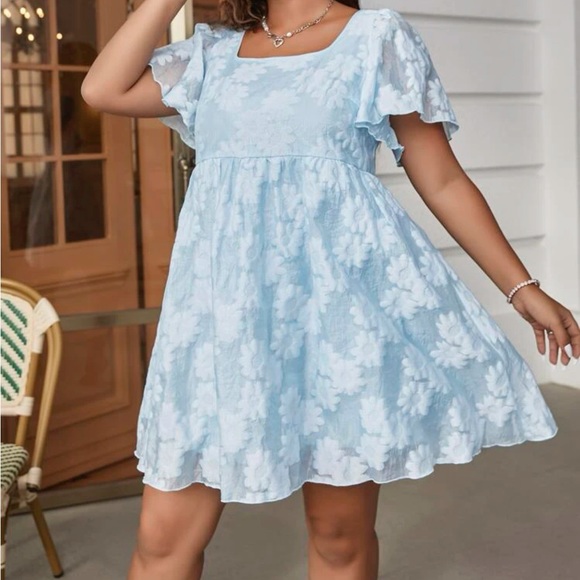 Plus size floral embroidered dress - Picture 2 of 3